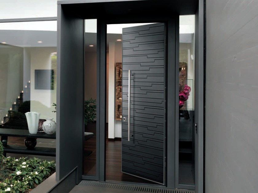 What are the criteria to choose a security door?